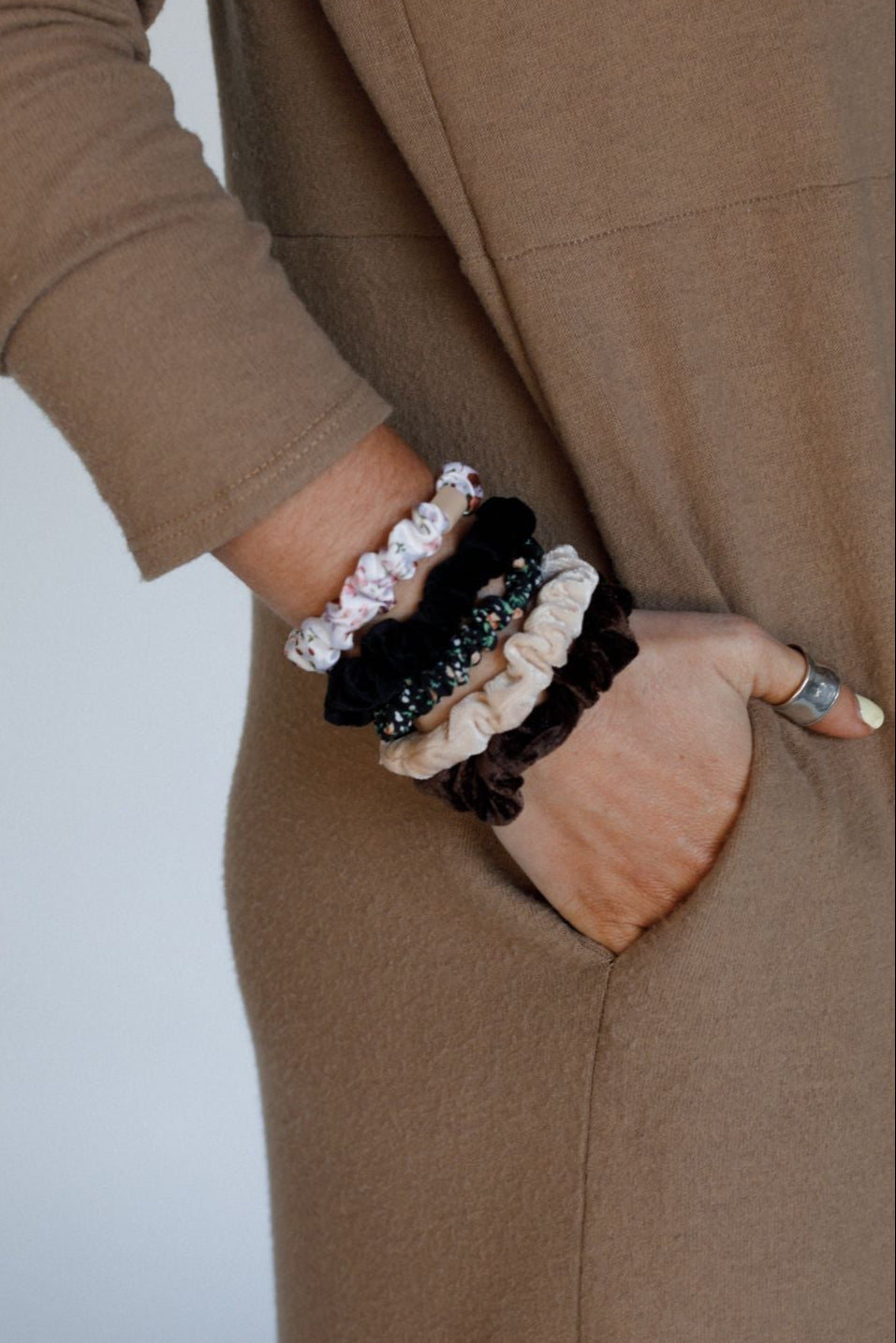 Velvet Crush Hair Scrunchies - Black