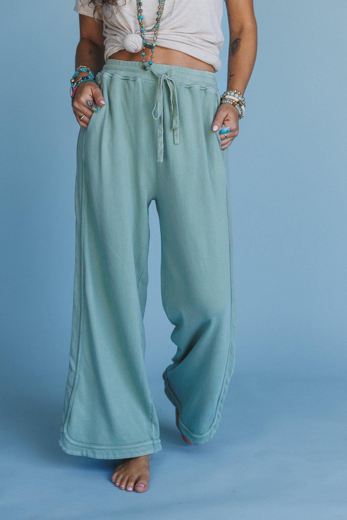 So Comfy Wide Leg Pant Cropped Length - Sage – Easel