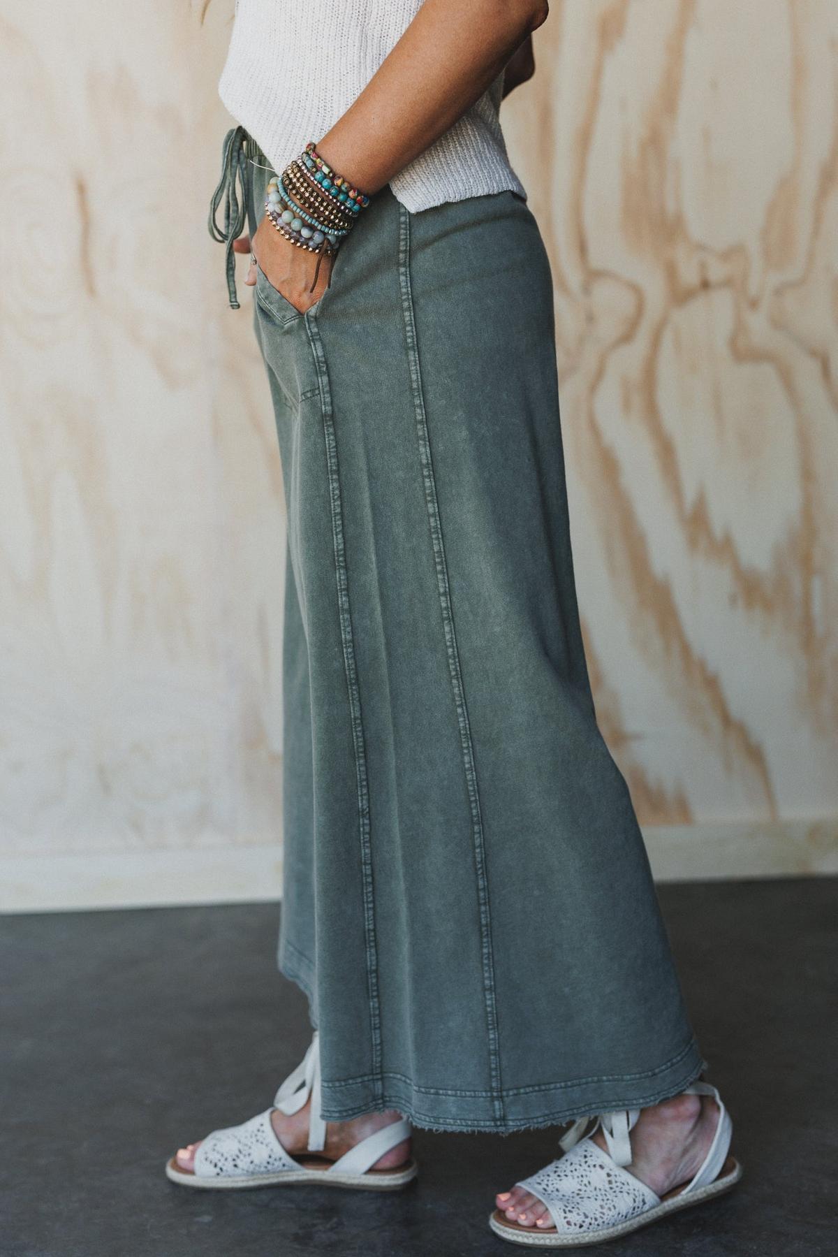Relaxing Robin Front Pocket Wide Leg Pants - Olive – Easel