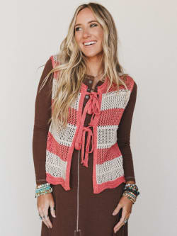 Wave Line Knit Vest