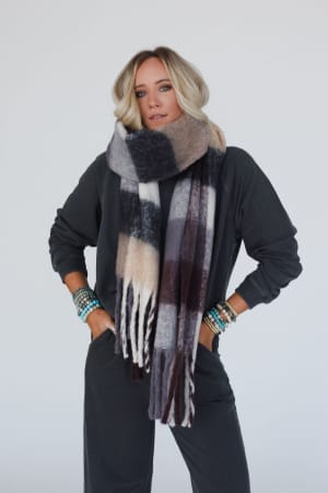 everest-cozy-plaid-scarf-black/Black