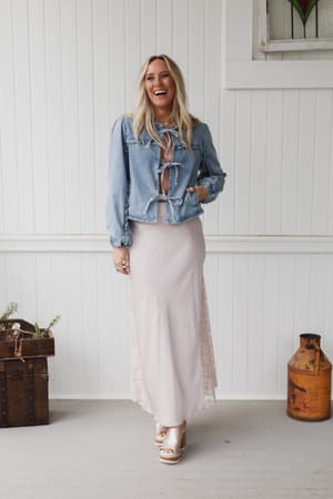 satin-starlight-lace-skirt-pearl/Ivory
