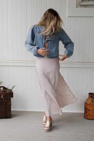 satin-starlight-lace-skirt-pearl/Ivory