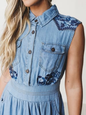 Missy Maye Embroidered Dress - Medium Wash S / Medium Wash