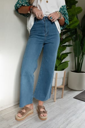 Ahead Of The Pack Cropped Jeans: undefined