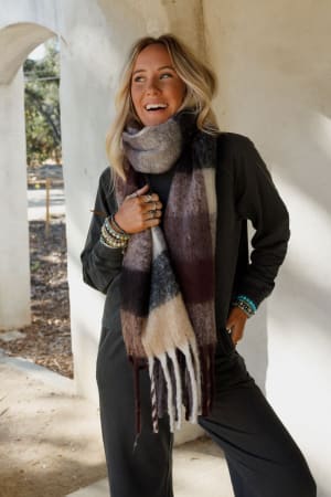 everest-cozy-plaid-scarf-black/Black
