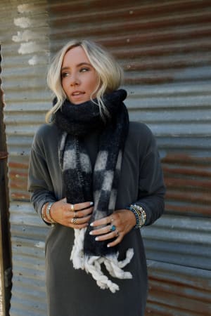 cider-stroll-scarf-black/Black