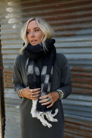 cider-stroll-scarf-black/Black