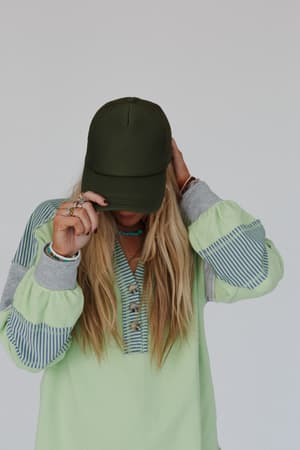 desert-drift-trucker-hat-olive/Olive