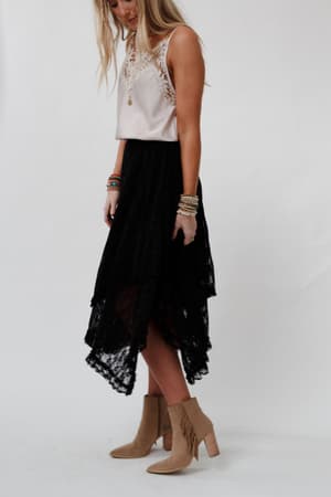 dreamy-meadow-floral-lace-skirt-black/Black