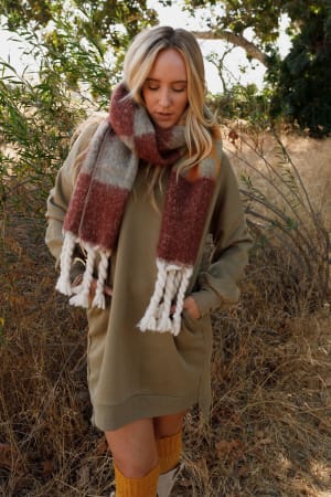 check-me-out-tassel-scarf-brown/Brown