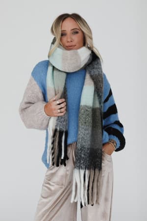 everest-cozy-plaid-scarf-blue/Blue
