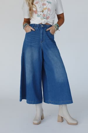 frontier-flare-jeans-medium-wash/Medium Wash