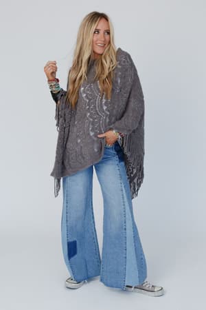 sea-beyond-lace-poncho-gray/Gray