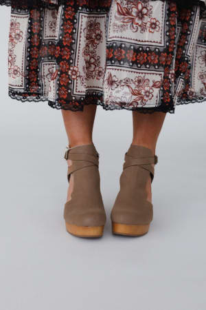 Taupe
