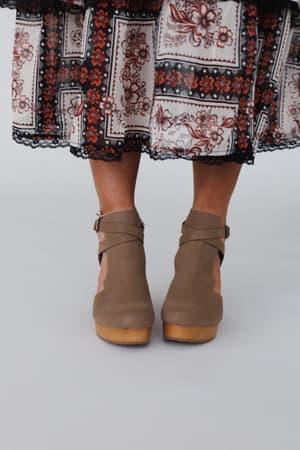Taupe