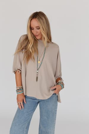 little-lark-puff-sleeve-tee-taupe/Taupe