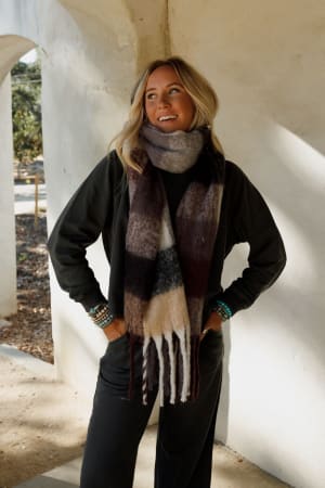 everest-cozy-plaid-scarf-black/Black