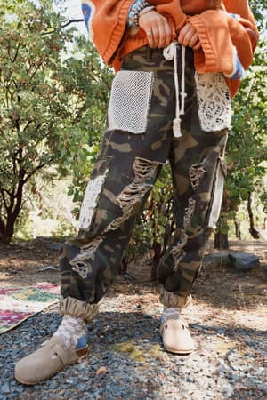 city-sky-distressed-pants-green-multi/Camo