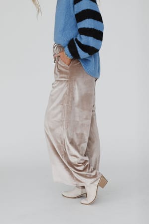relaxing-robin-velvet-wide-leg-pant-taupe/Taupe