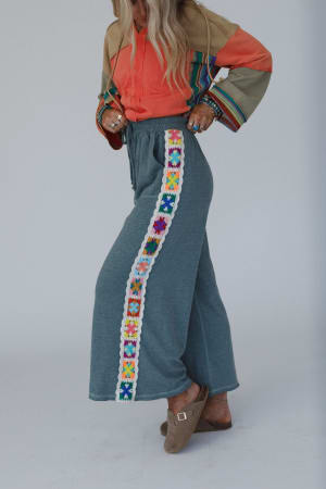 love-seeker-crochet-panel-pants-olive/Olive