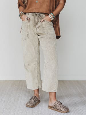 Fall Feeling Corduroy Barrel Pants: undefined