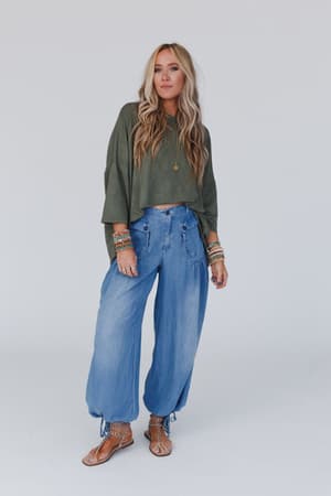 sunday-stroll-oversized-tee-olive/Olive