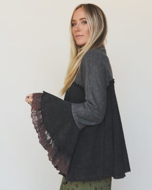 Flutter Fly Bell Sleeve Top - Black XL / Black