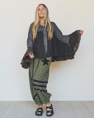 Flutter Fly Bell Sleeve Top - Black XL / Black