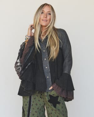 Flutter Fly Bell Sleeve Top - Black XL / Black