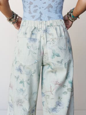 Decades Of Florals Barrel Jeans - Blue L / Blue