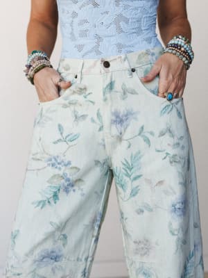 Decades Of Florals Barrel Jeans - Blue L / Blue