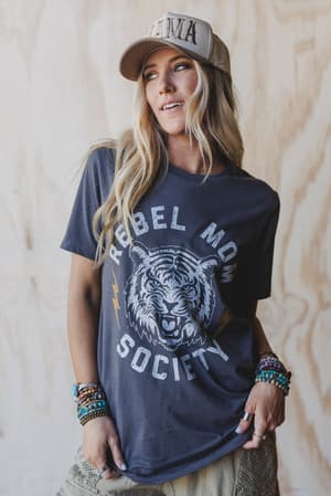 the-nest-rebel-mom-society-tee-charcoal/Grey