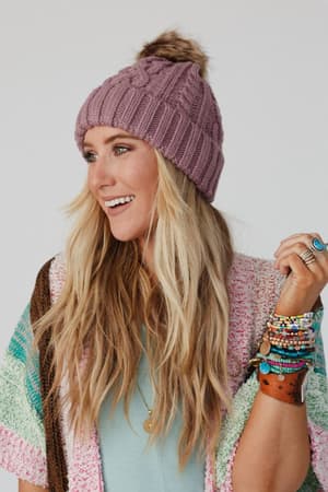 cable-knit-faux-fur-pom-beanie-mauve/Mauve