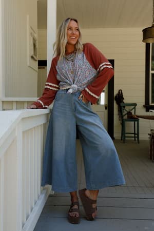 frontier-flare-jeans-light-wash/Light Wash