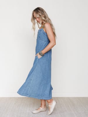 Small Town Girl Dress- Light Wash L / Light Wash