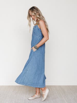 Small Town Girl Dress- Light Wash L / Light Wash