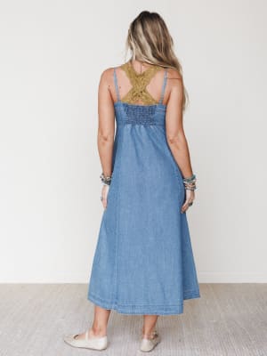 Small Town Girl Dress- Light Wash L / Light Wash