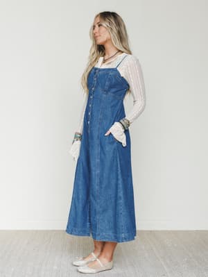 Small Town Girl Dress - Medium Wash L / Medium Wash