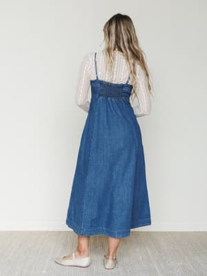 Small Town Girl Dress - Medium Wash L / Medium Wash