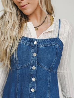 Small Town Girl Dress - Medium Wash L / Medium Wash