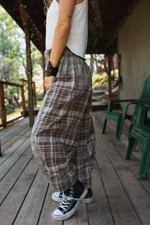 mystic-plaid-wide-leg-pants-brown/Brown