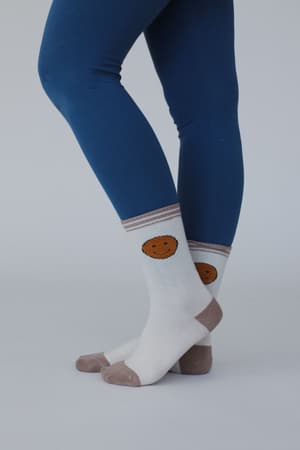 happy-feet-smiley-face-socks-ivory/Ivory