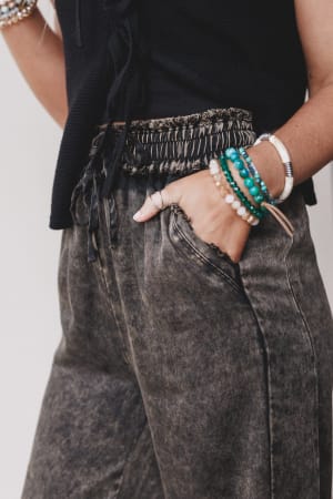out-and-about-drawstring-pants-black/Ash Black