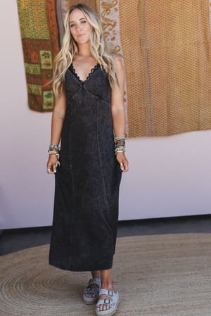 wild-bay-maxi-dress-ash-black/Ash Black