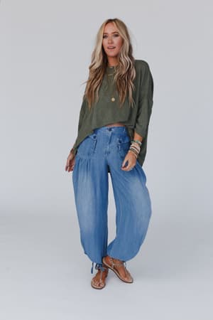 sunday-stroll-oversized-tee-olive/Olive