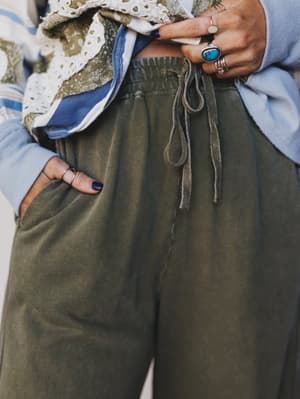 so-comfy-wide-leg-pant-cropped-length-transition-olive/Faded Olive