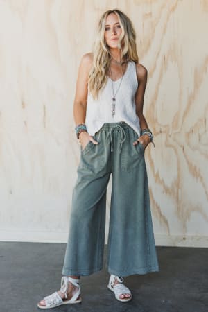 relaxing-robin-front-pocket-wide-leg-pants-olive/Green