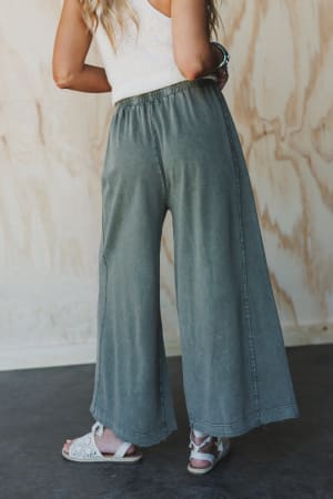 relaxing-robin-front-pocket-wide-leg-pants-olive/Green