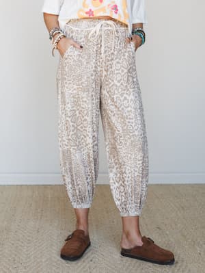 Whisked Away Joggers: Mocha